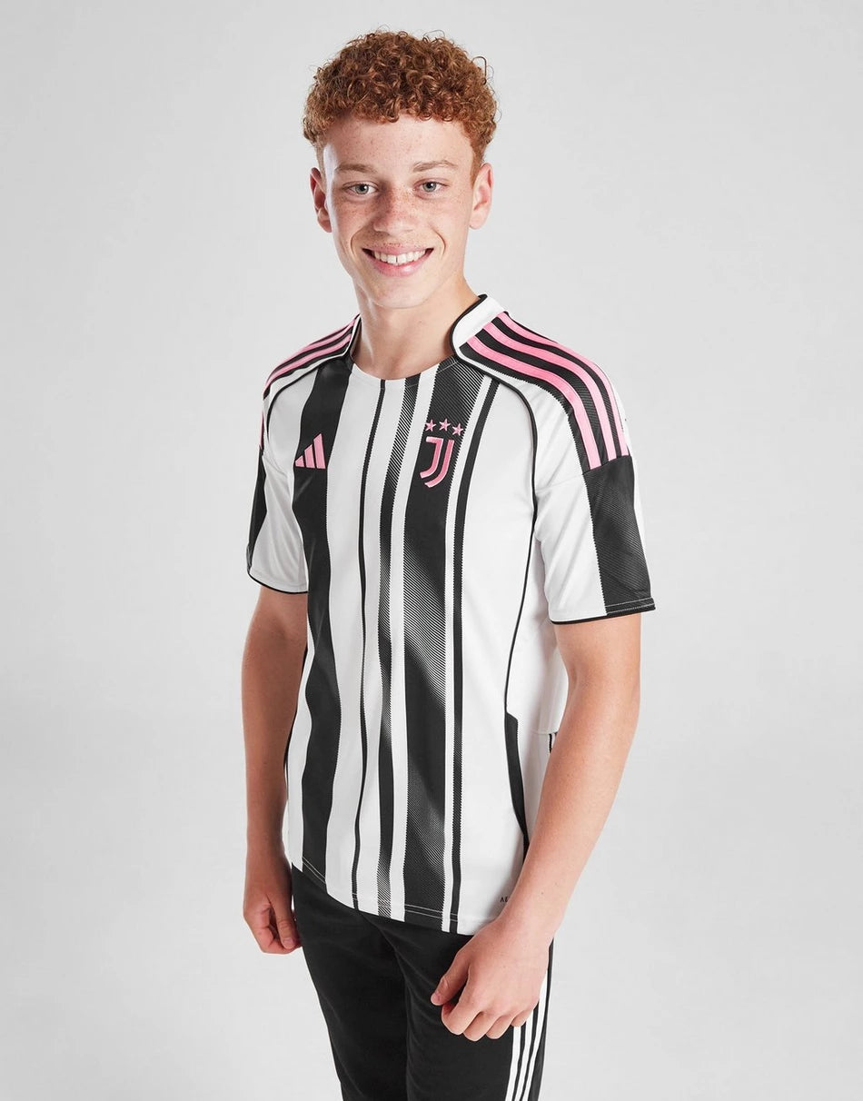 ADIDAS JUVENTUS 2025/26 HOME SHIRT JUNIOR ADIDAS JUVENTUS 2025/26 HOME SHIRT JUNIOR