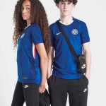 NIKE CHELSEA FC 2025/26 HOME SHIRT JUNIOR