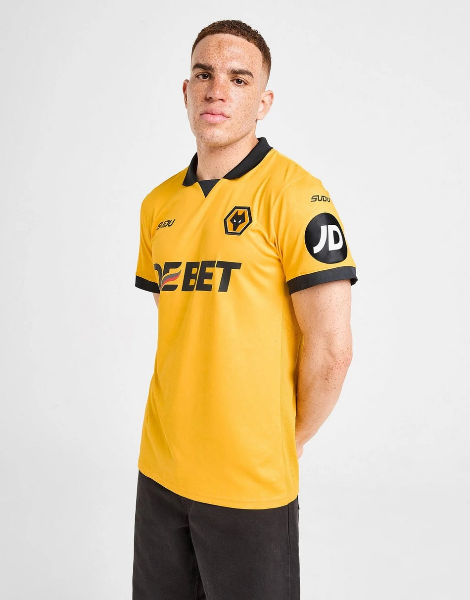 SUDU WOLVERHAMPTON WANDERERS FC 2025/26 HOME SHIRT SUDU WOLVERHAMPTON WANDERERS FC 2025/26 HOME SHIRT